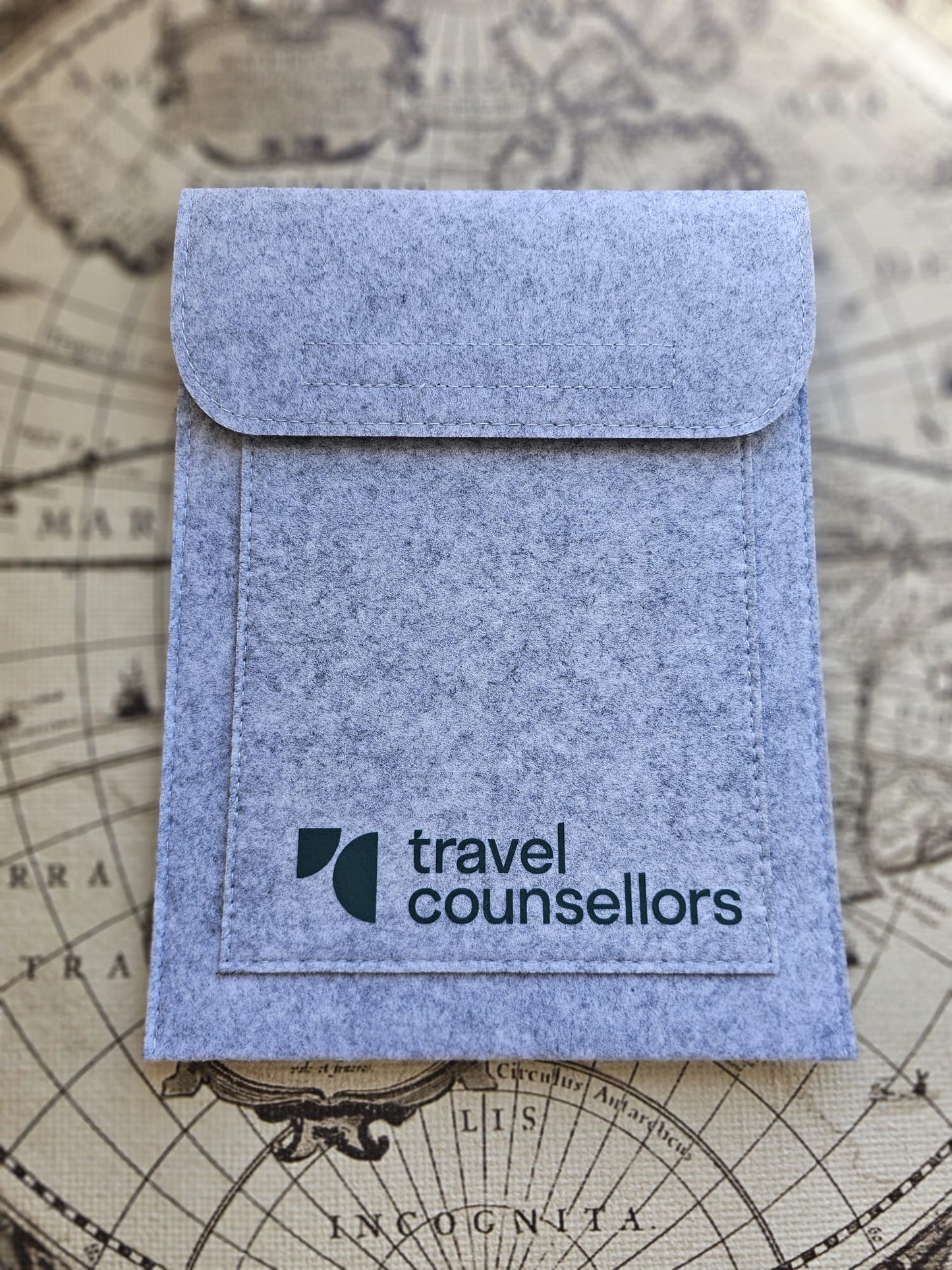Double Pocket Light Grey with Primary Logo in Dark Amazon
