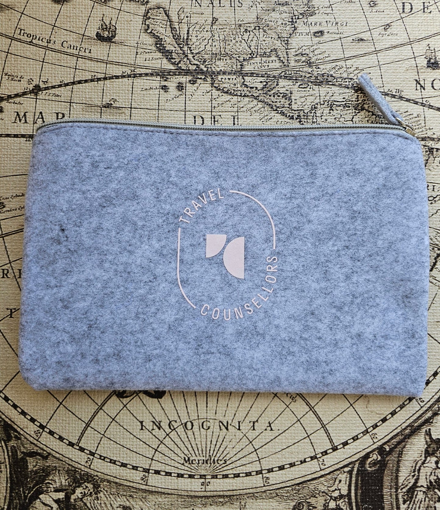 Zip Up Wallet Light Grey with Oval Logo in Light Cherry