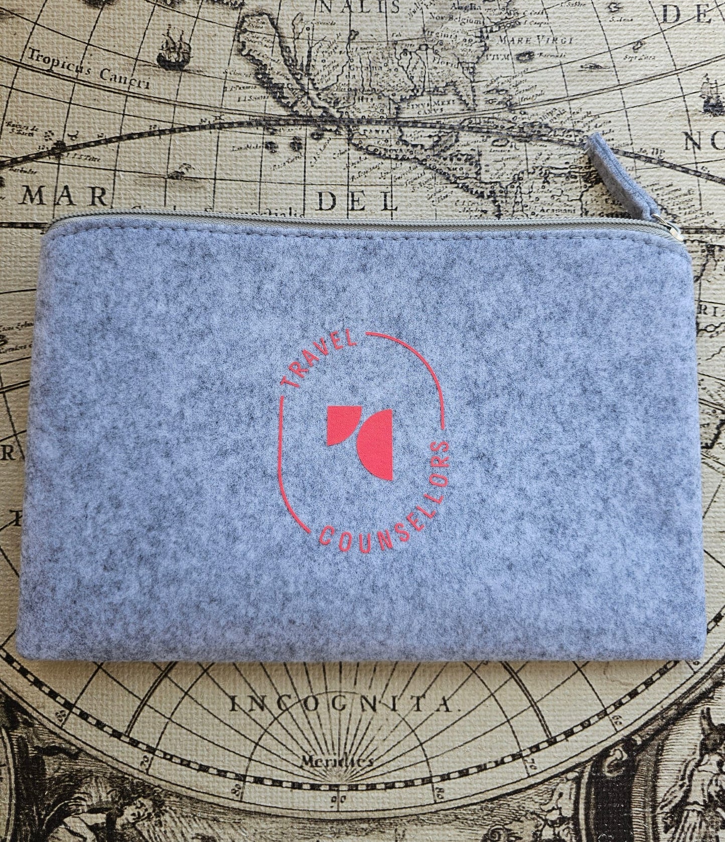 Zip Up Wallet Light Grey with Oval Logo in Bright Cherry