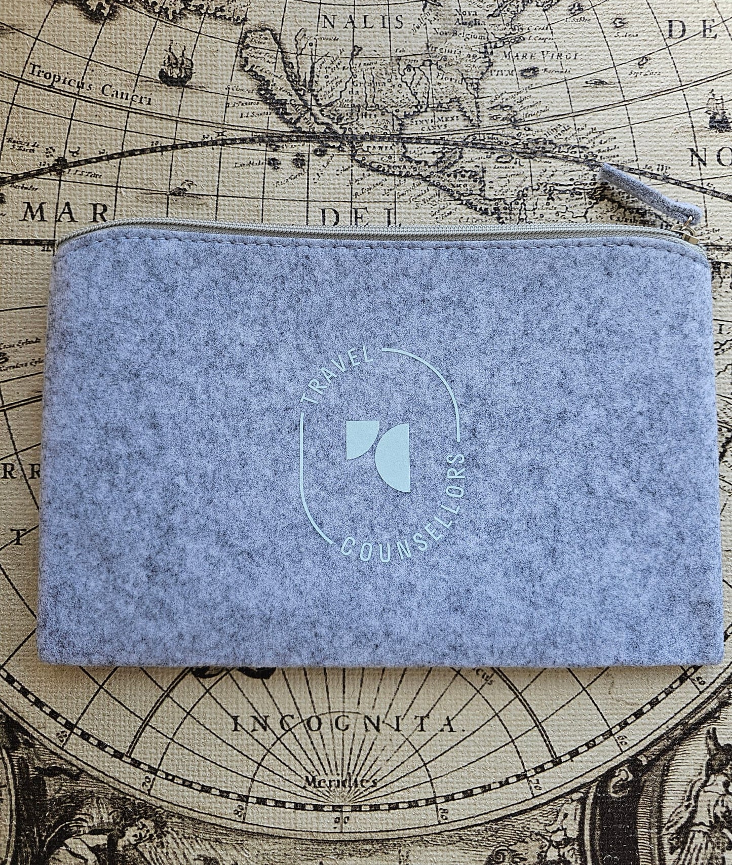 Zip Up Wallet Light Grey with Oval Logo in Light Amazon